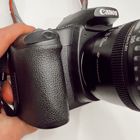 CANON EOS 20D DIGITAL SLR CAMERA with CANON 28-135MM LENS! with camera bag - Picture 9 of 16